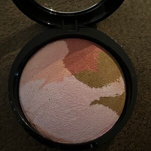 Laura Geller baked blush-bronzer